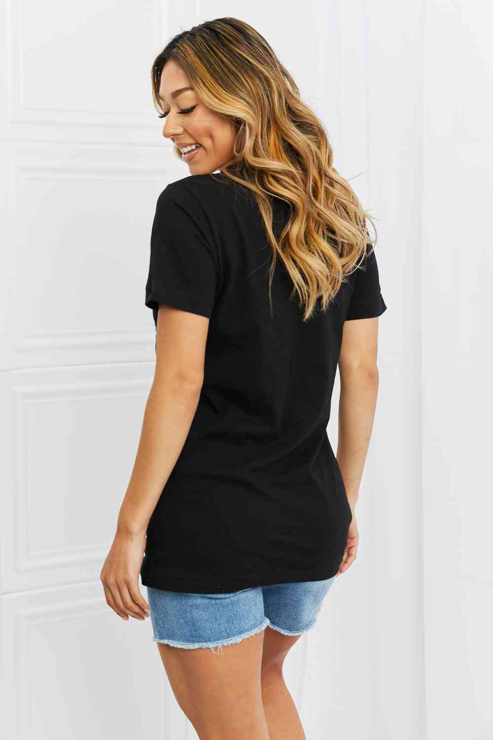 Mama Full Size Graphic Tee in Black